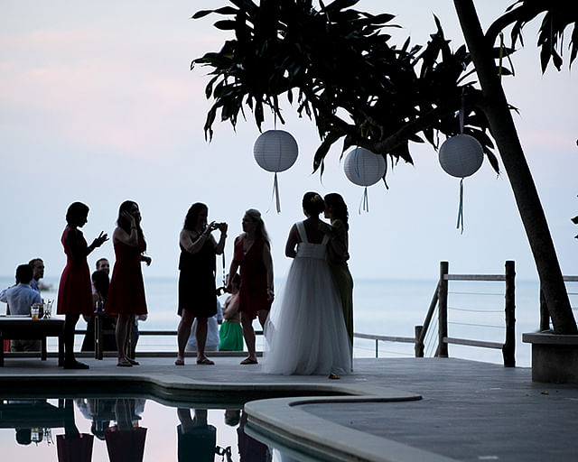 Real weddings, Singapore, brides, Singapore brides, island wedding, formal wedding banquet, wedding ideas, wedding cupcakes, bin
